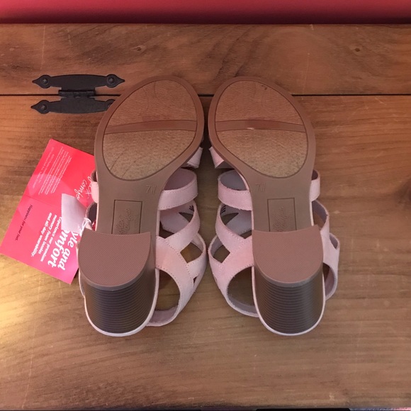 Pink Block Heel Shoes - Picture 4 of 6